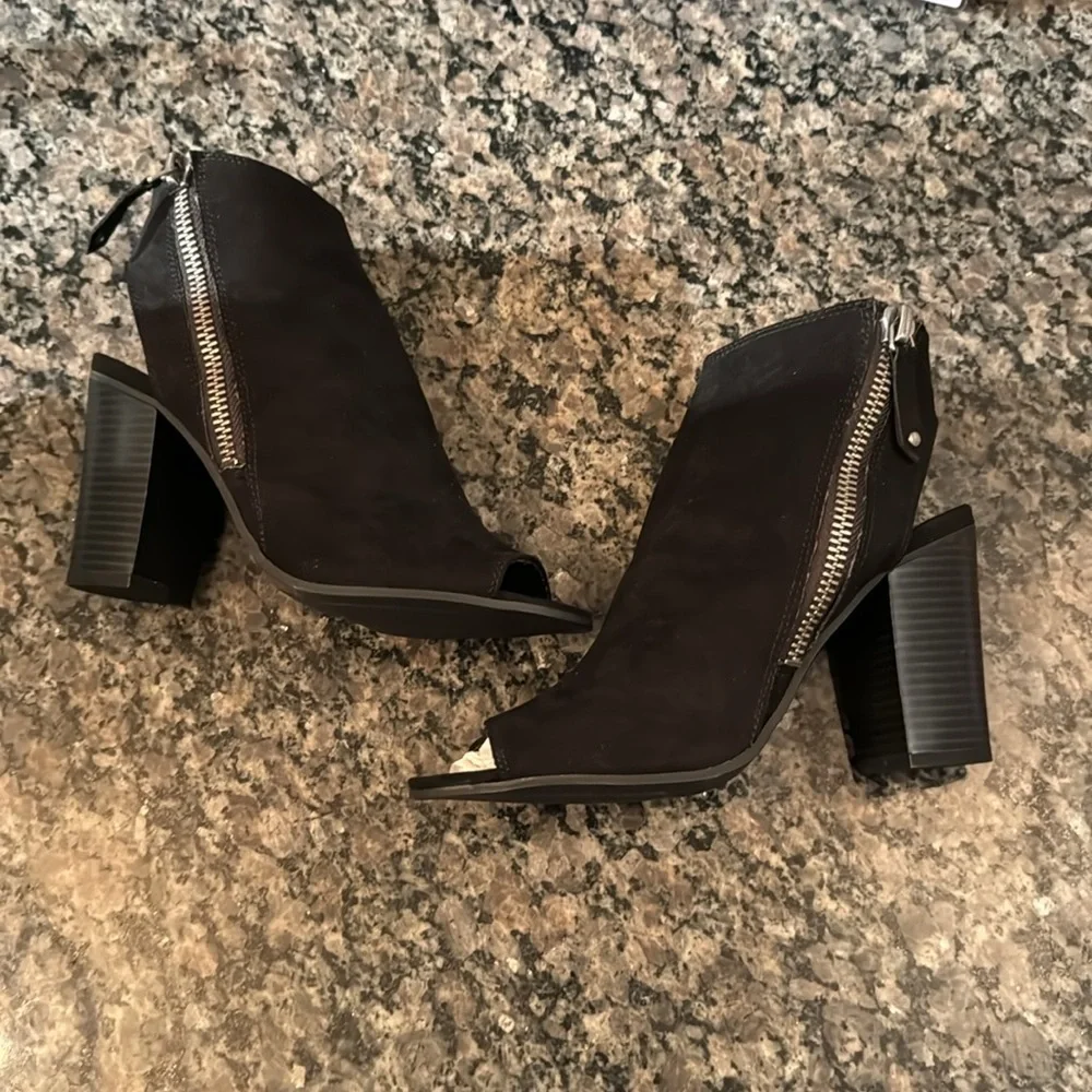 Madden girl black suede peep toe ankle boot NIB 8.5